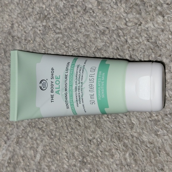 The Body Shop Other - The Body Shop Aloe Soothing Moisture Lotion With SPF 15